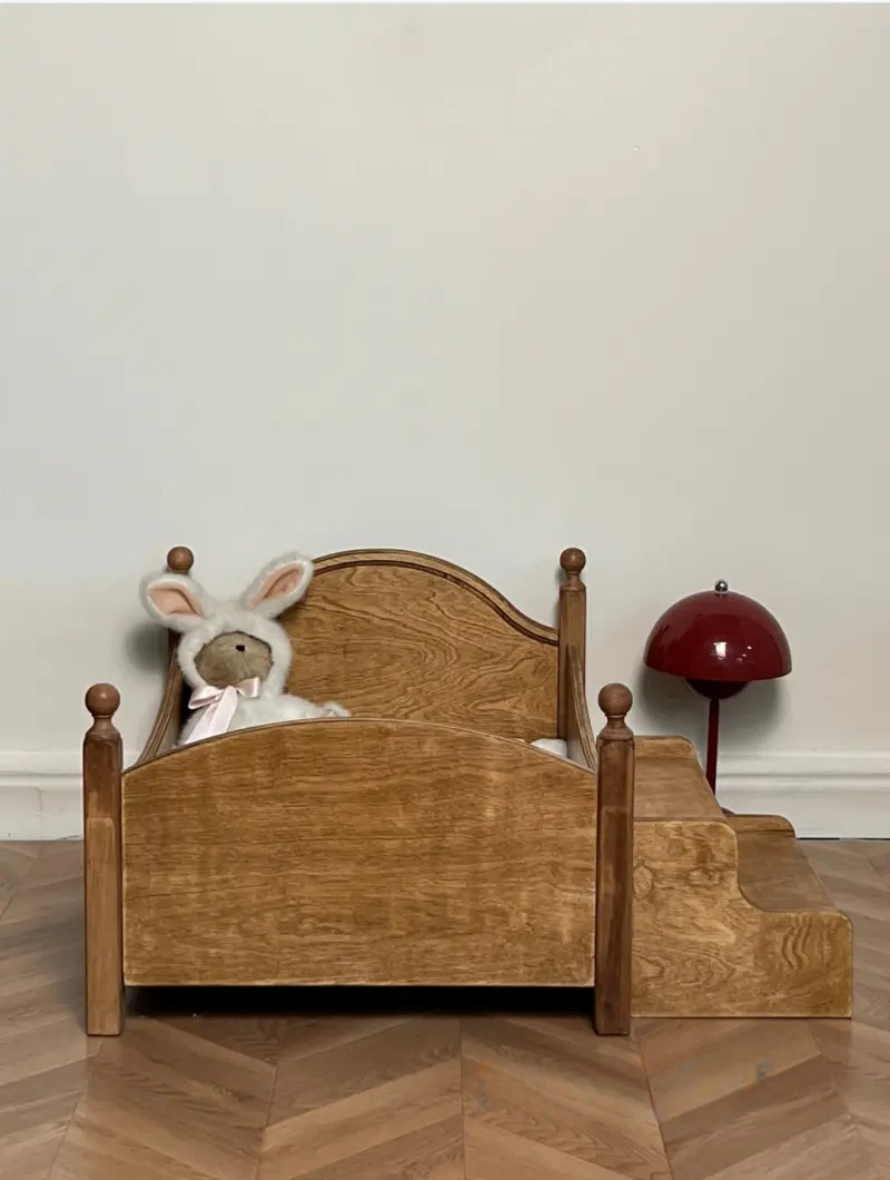 Retro Wooden Pet Bed Overview 8